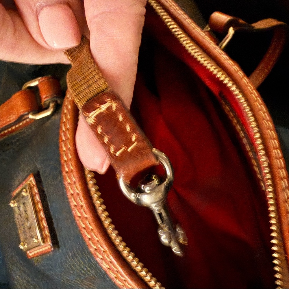 Vintage Dooney & Bourke Pebbled Leather Barrel Bag - Picture 12 of 15